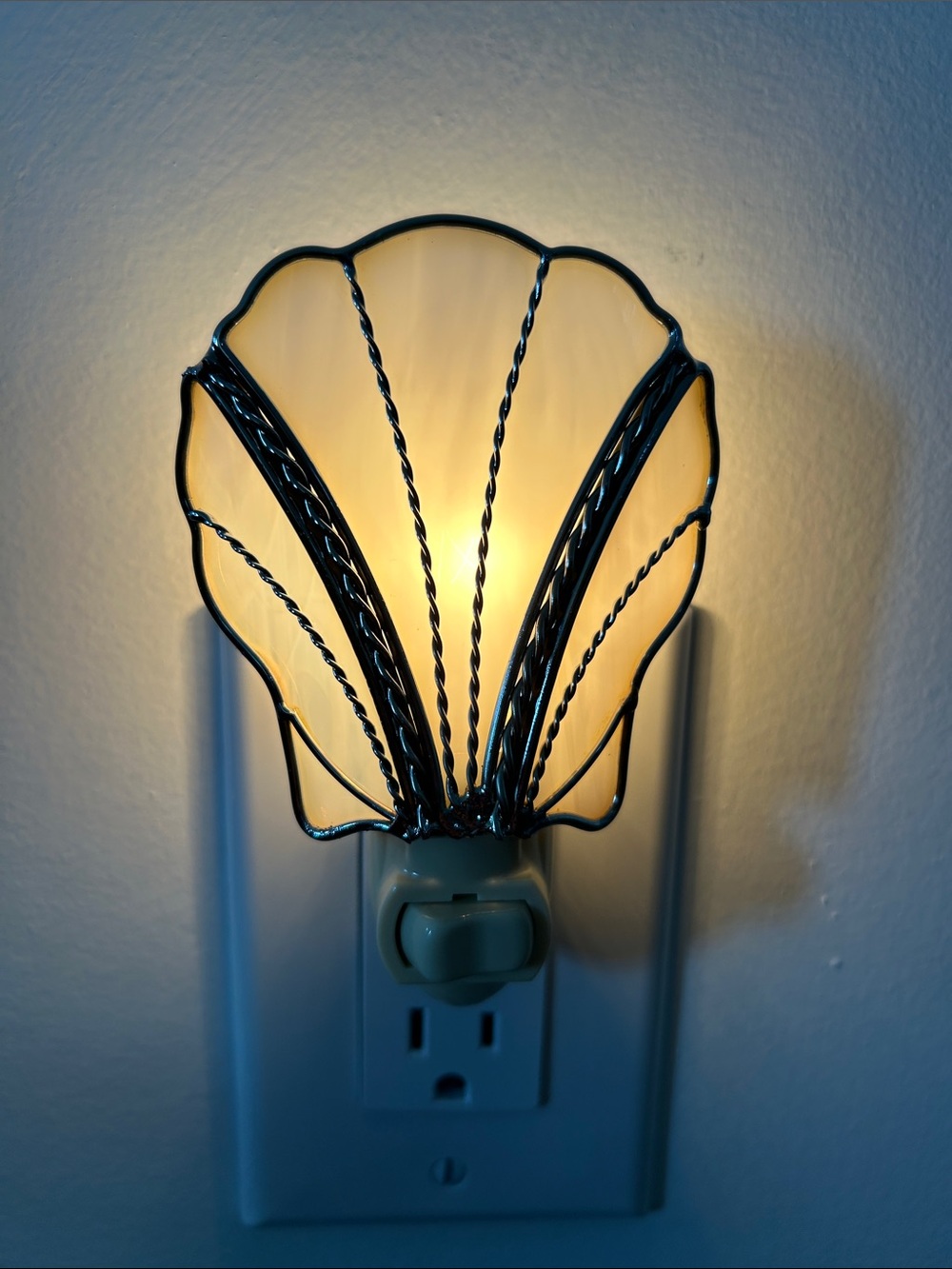 Antique Stained Glass Shell Night Light by Mascot Inc